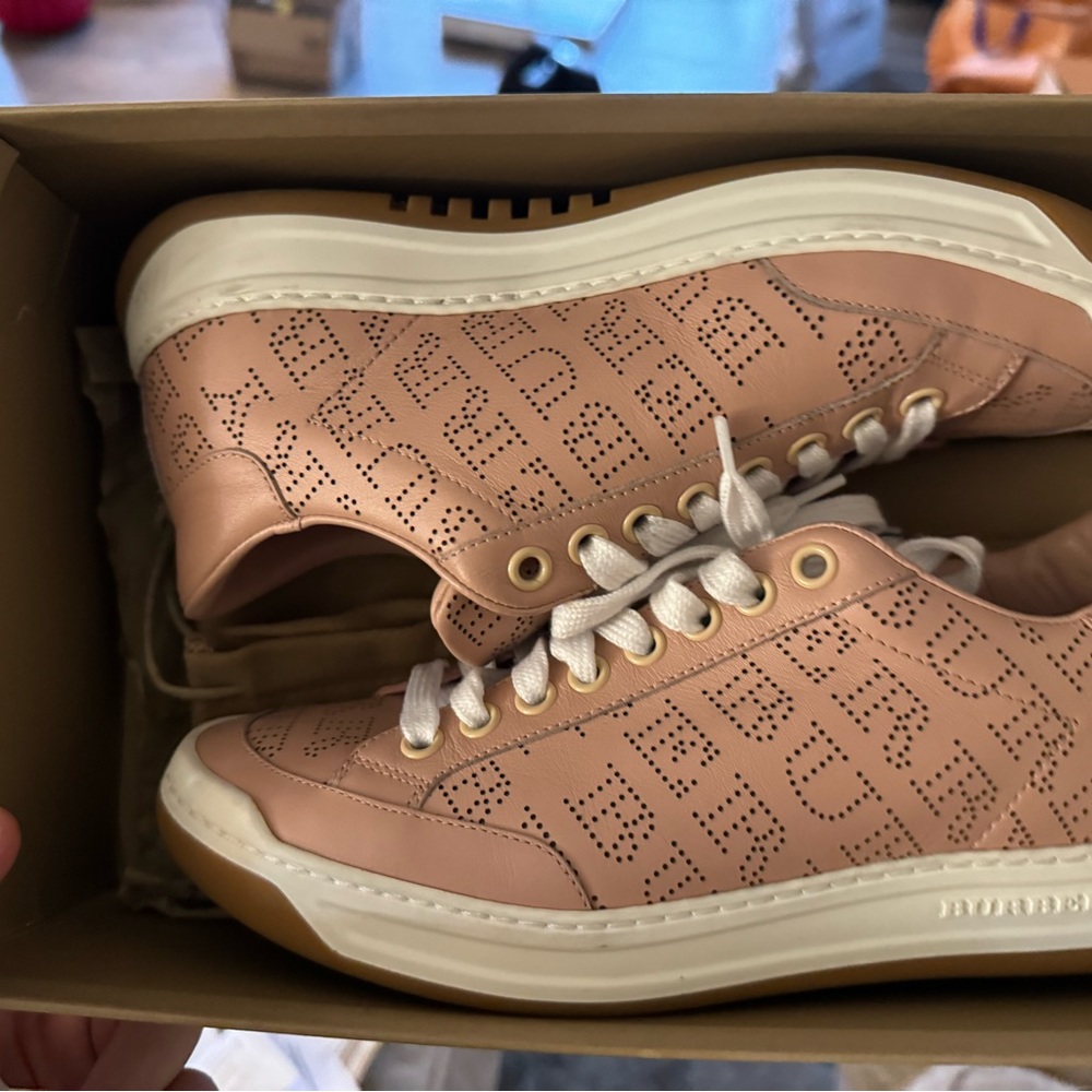 Burberry Timsbury PaleFawn Pink size 5